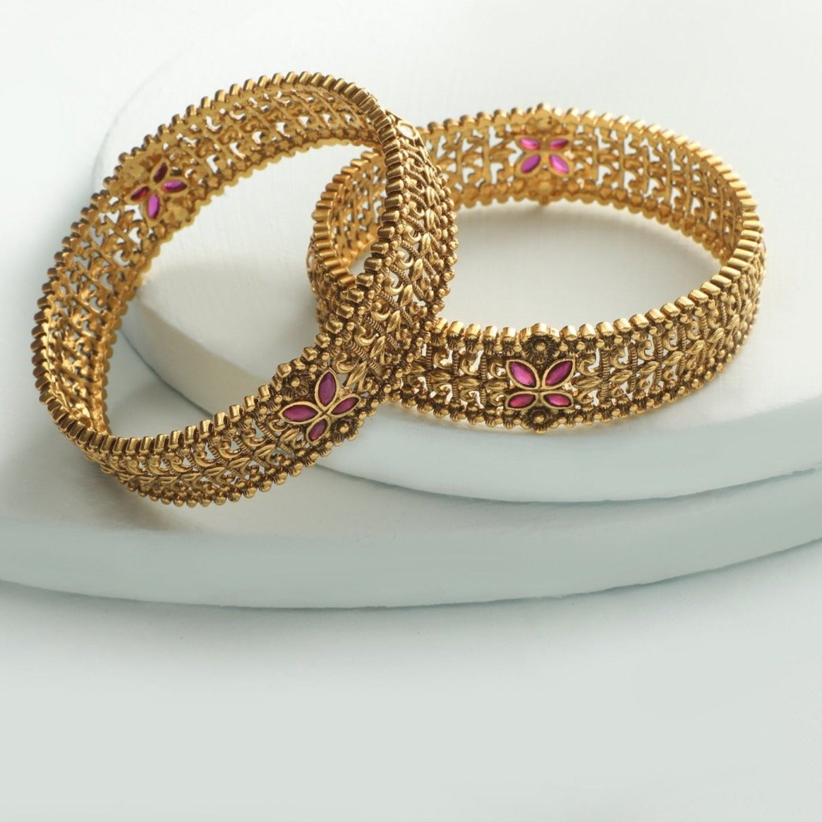 Hiraola's Product Image