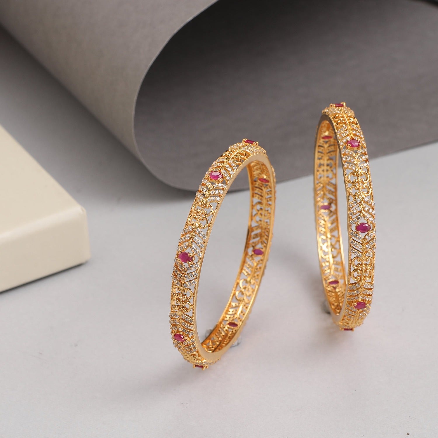 Hiraola's Product Image