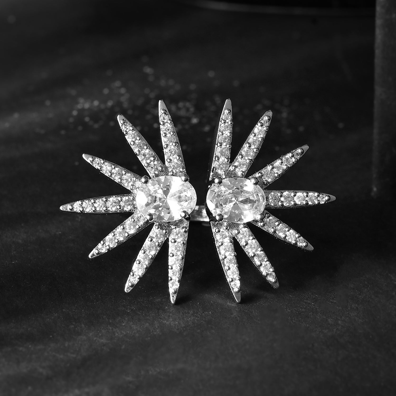 Hiraola's Product Image