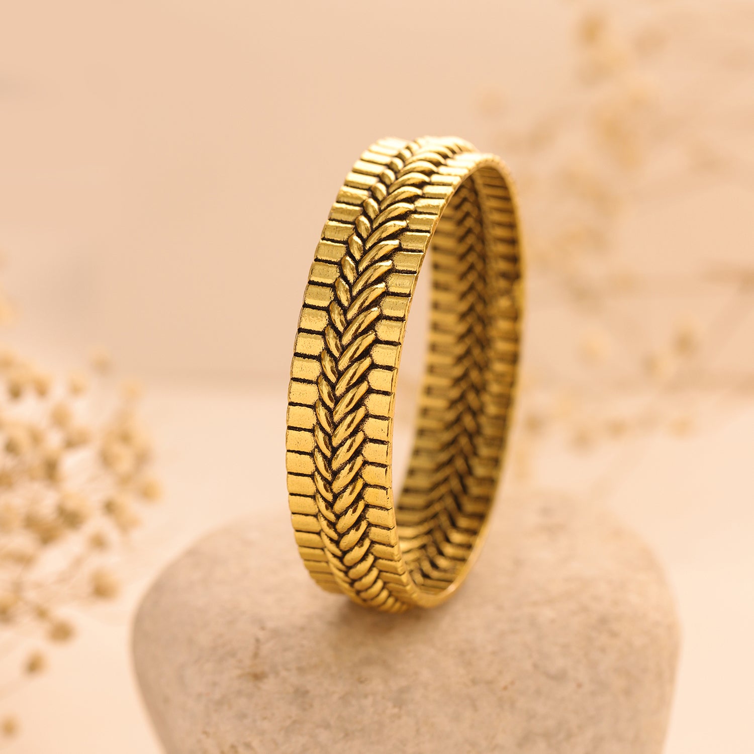 Hiraola's Product Image