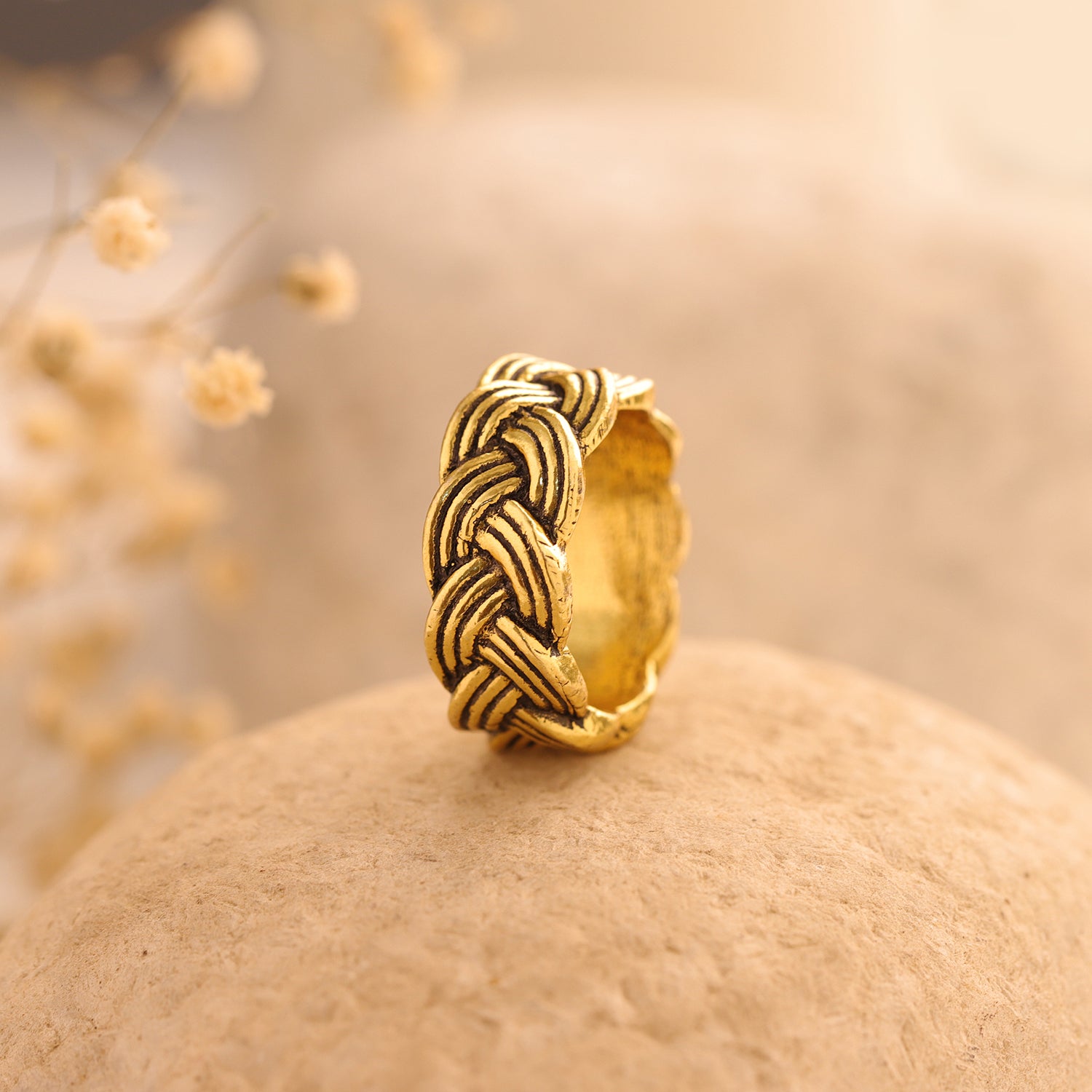 Hiraola's Product Image