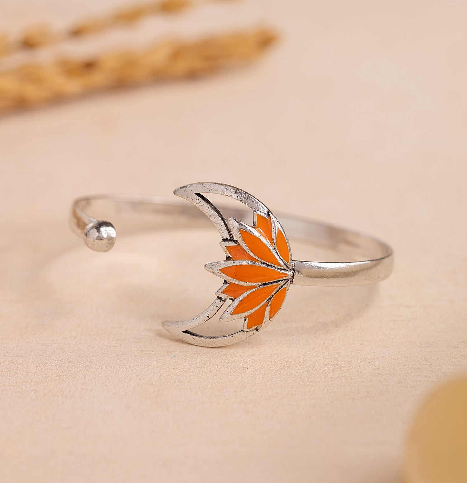 Hiraola's Product Image